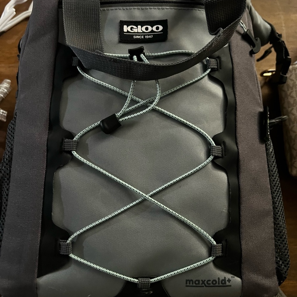 Igloo Maxcold Black And Gray Backpack - image 1